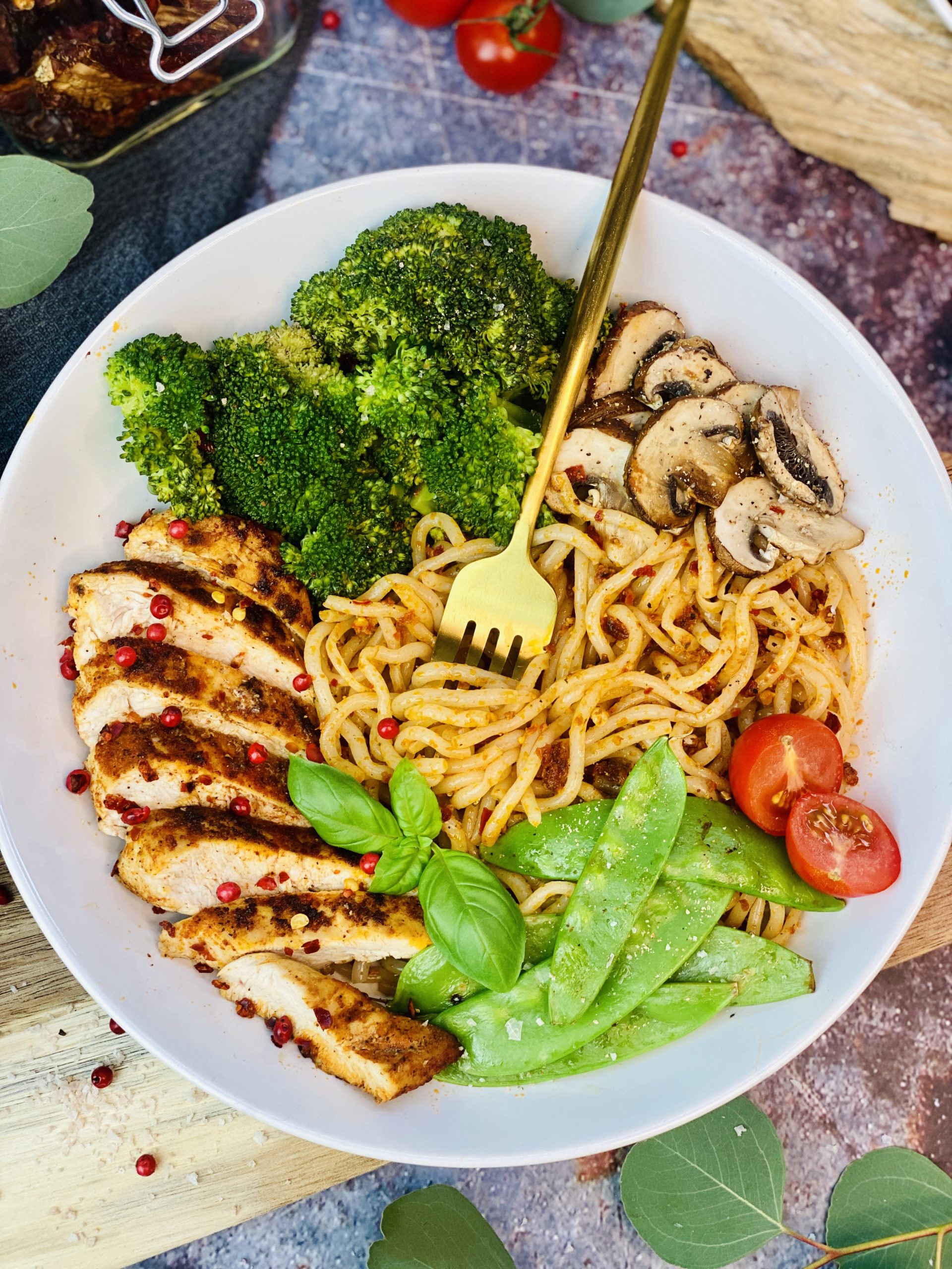 Algennudel-Pesto-Bowl